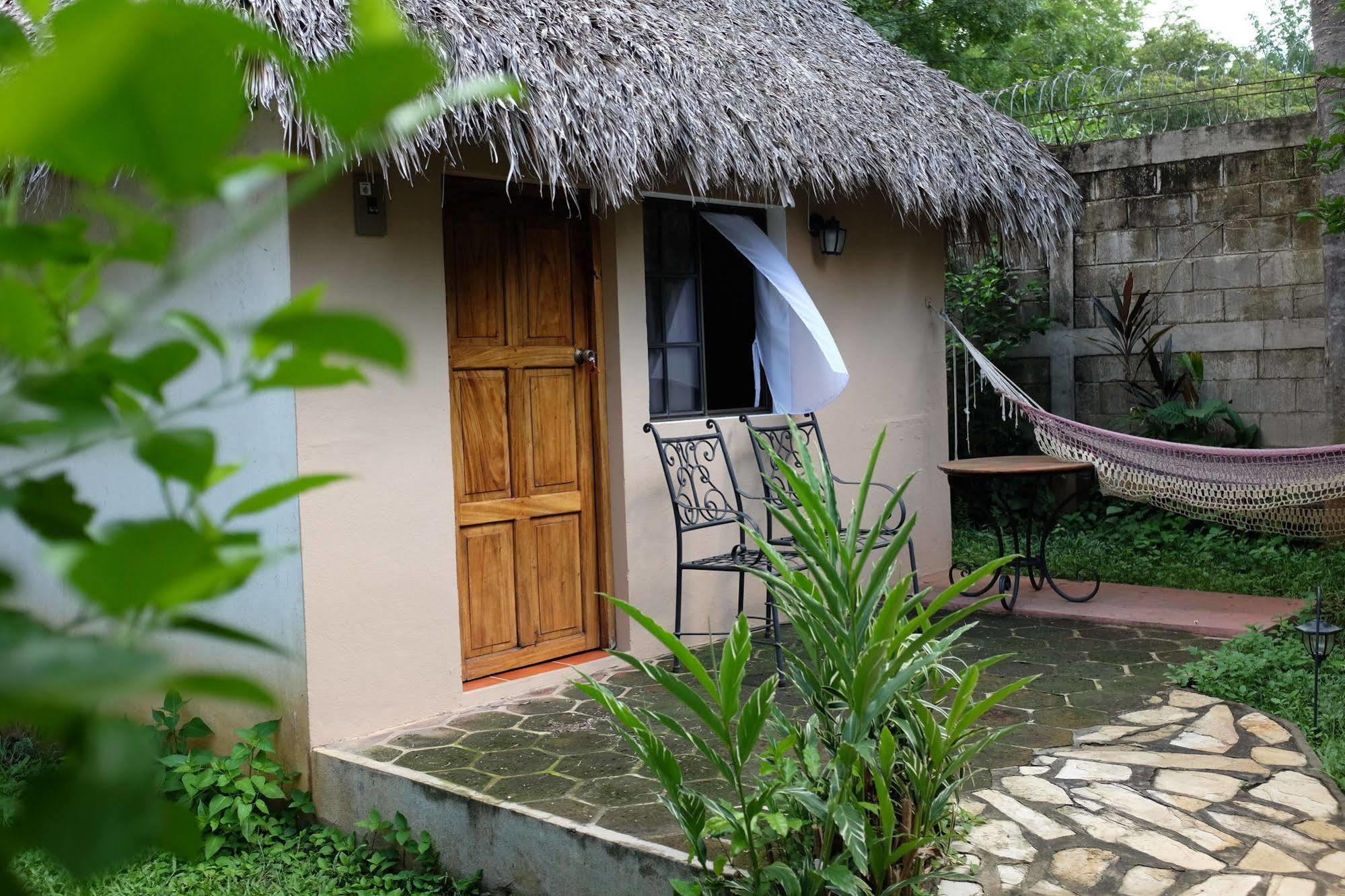 Hotel Mariposa León Exterior foto